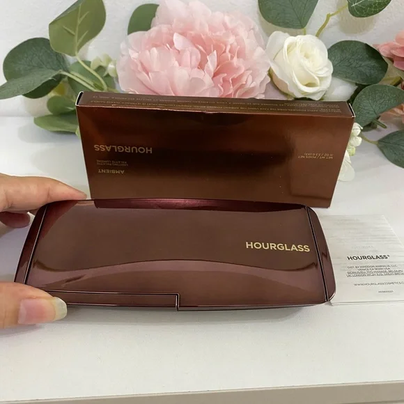 Hourglass Ambient Lighting Palette - DIM LIGHT-INCANDESCENT LIGHT-RADIANT LIGHT - Picture 4 of 9